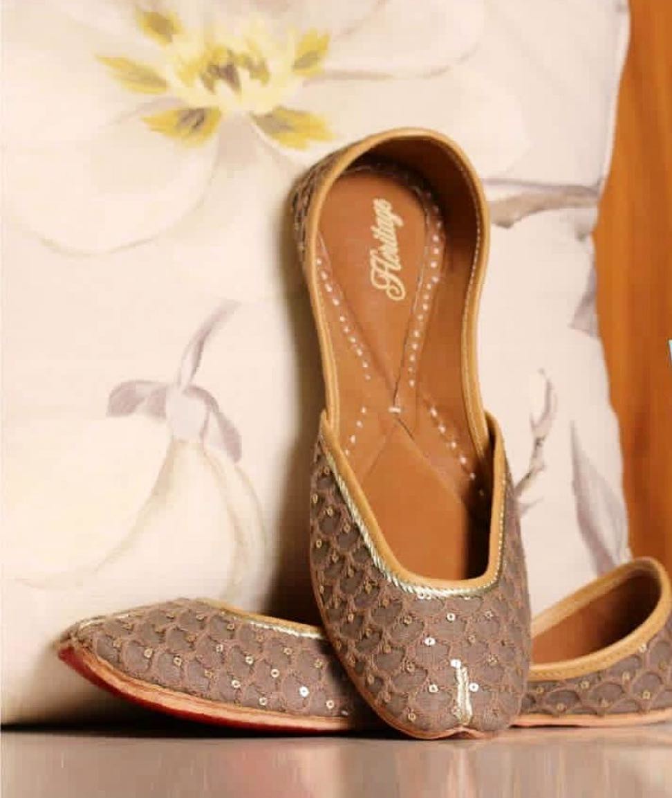 stylish punjabi jutti